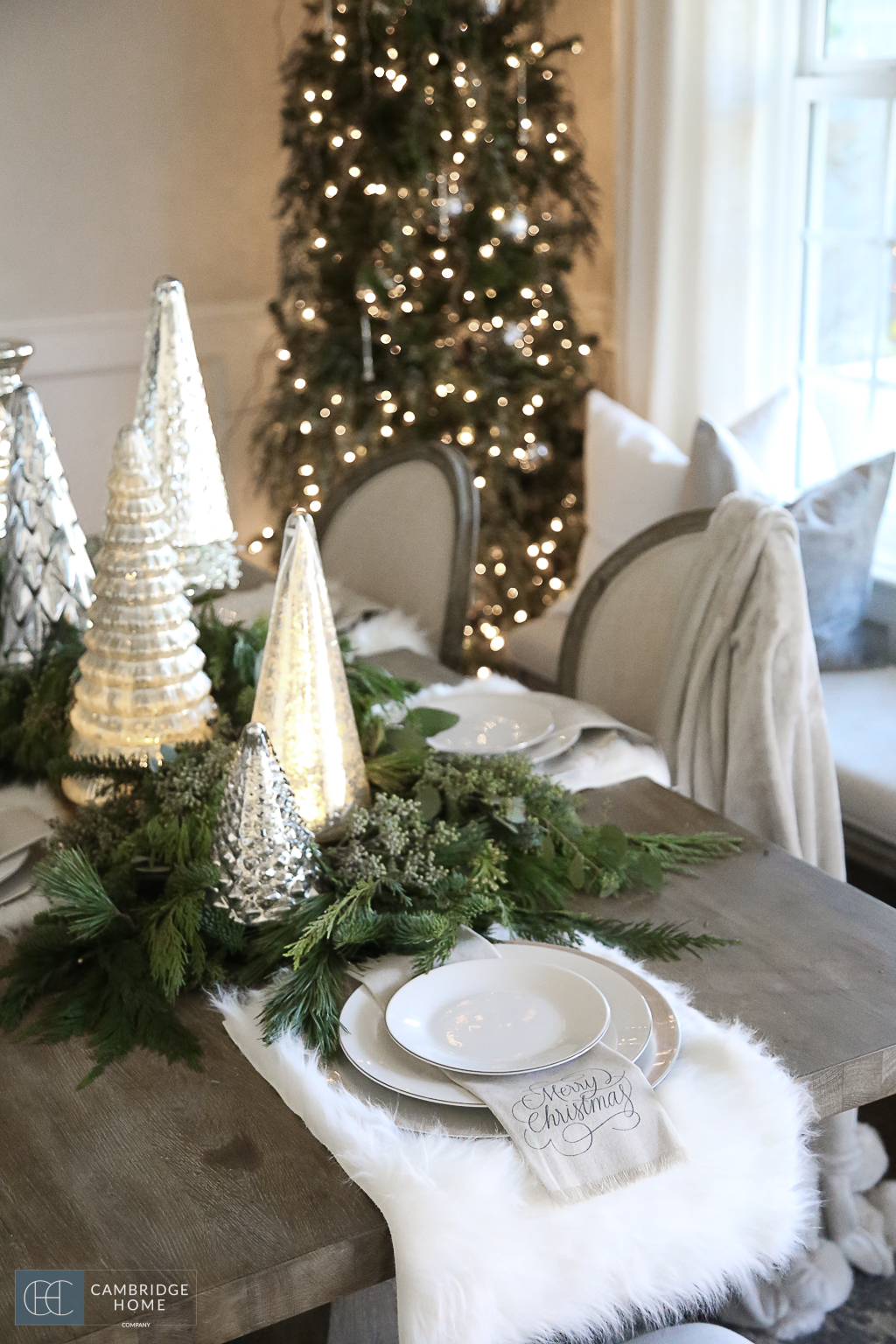 Simple Christmas Dining Table Settings - Cambridge Home Company